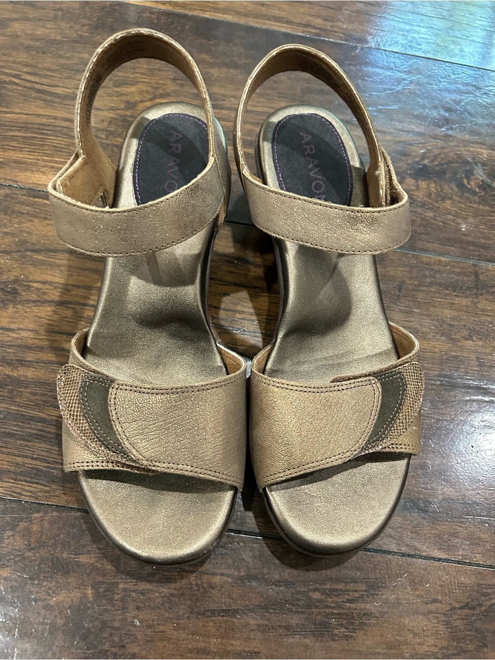 Aravon Womens Metallic Bronze Slingback Sandals